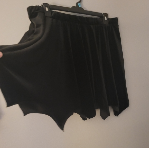 HOT TOPIC Batwing Hem Black Velvet Skirt - Picture 6 of 11